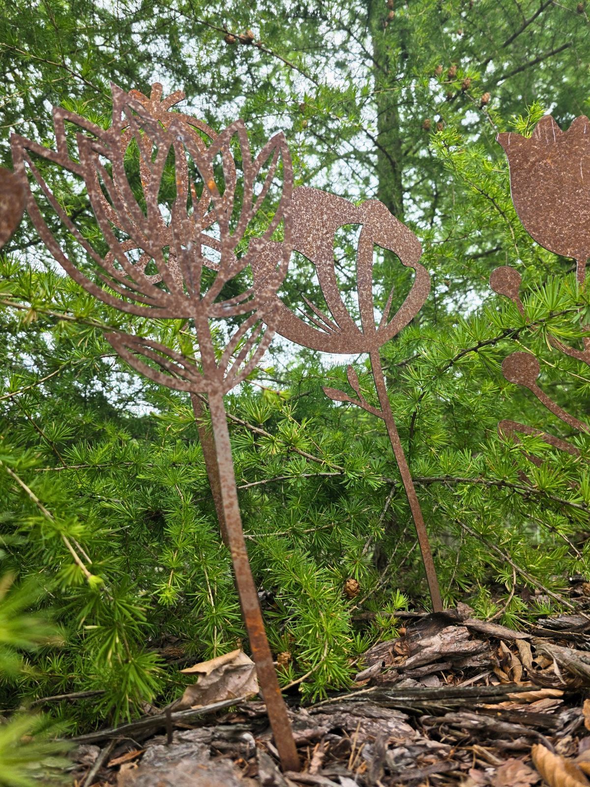 wbijana dekoracja do ogrodu - kwiat corten