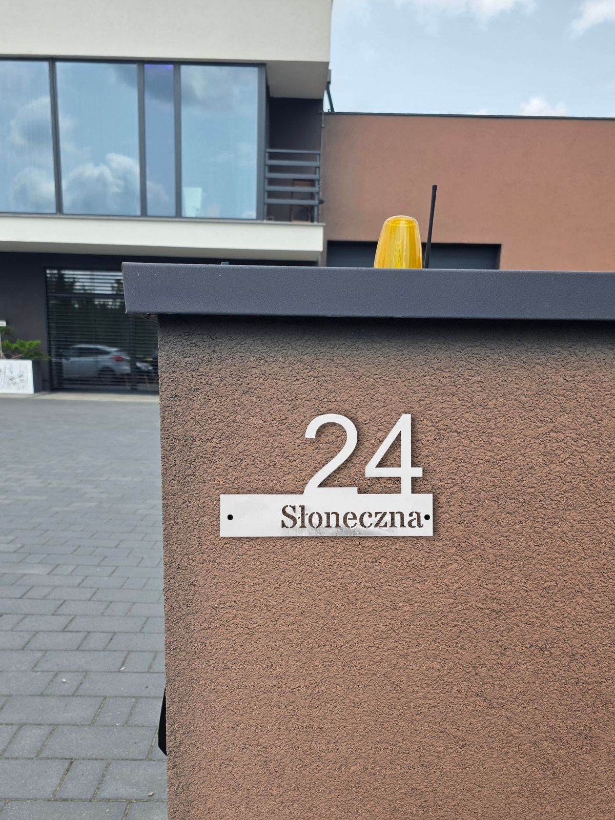 tabliczka-adresowa-z-aluminium