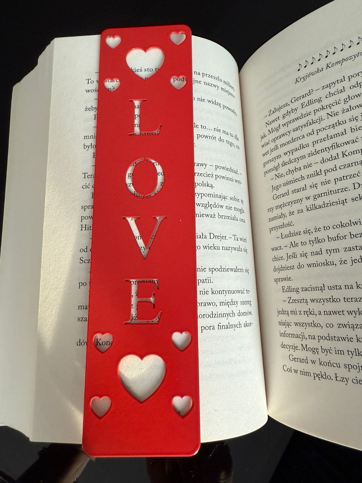 Zakładka do książek z napisem LOVE