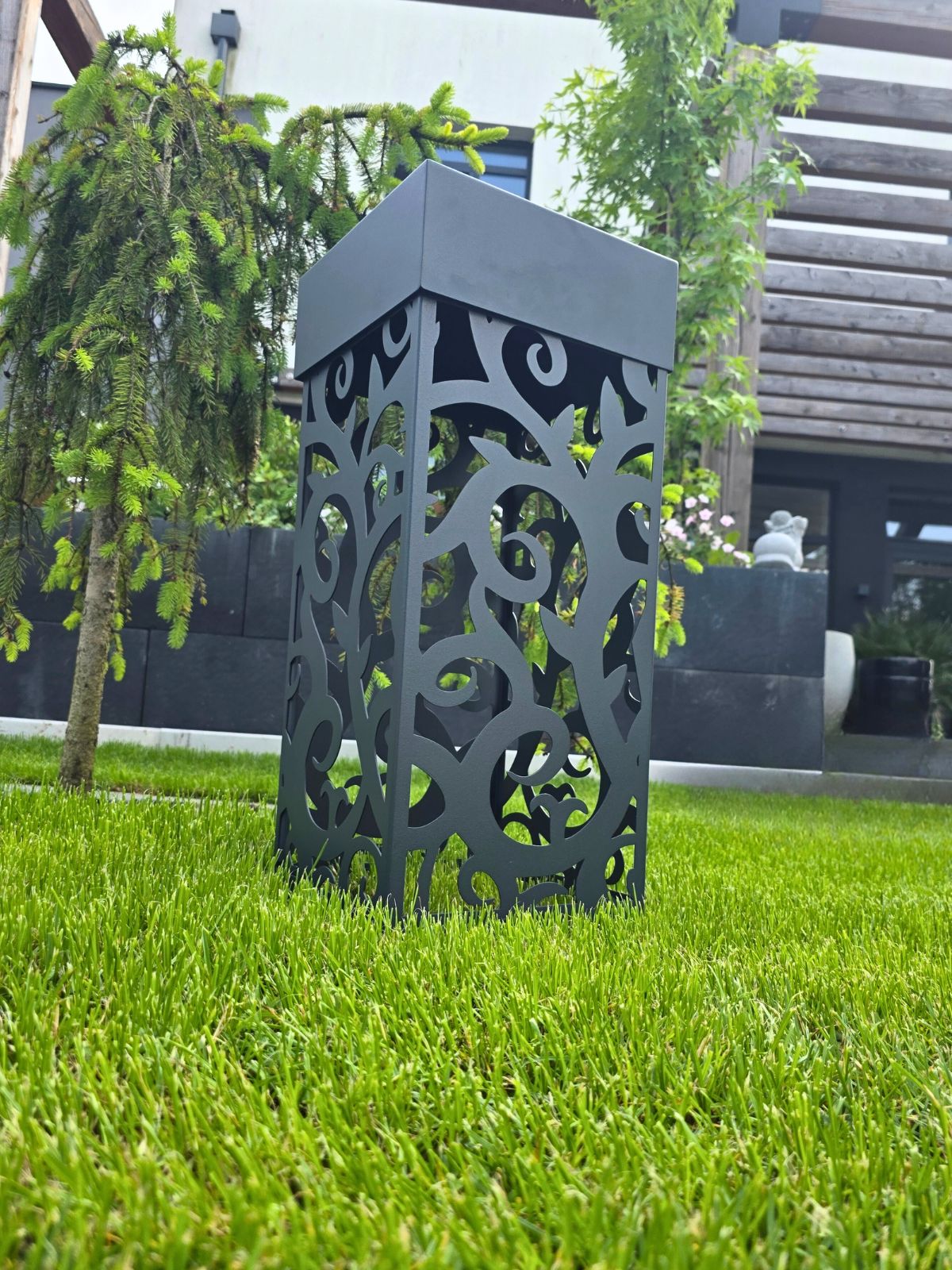 Lampa niesolarna na taras i do ogrodu z możliwością mocowania do podłoża