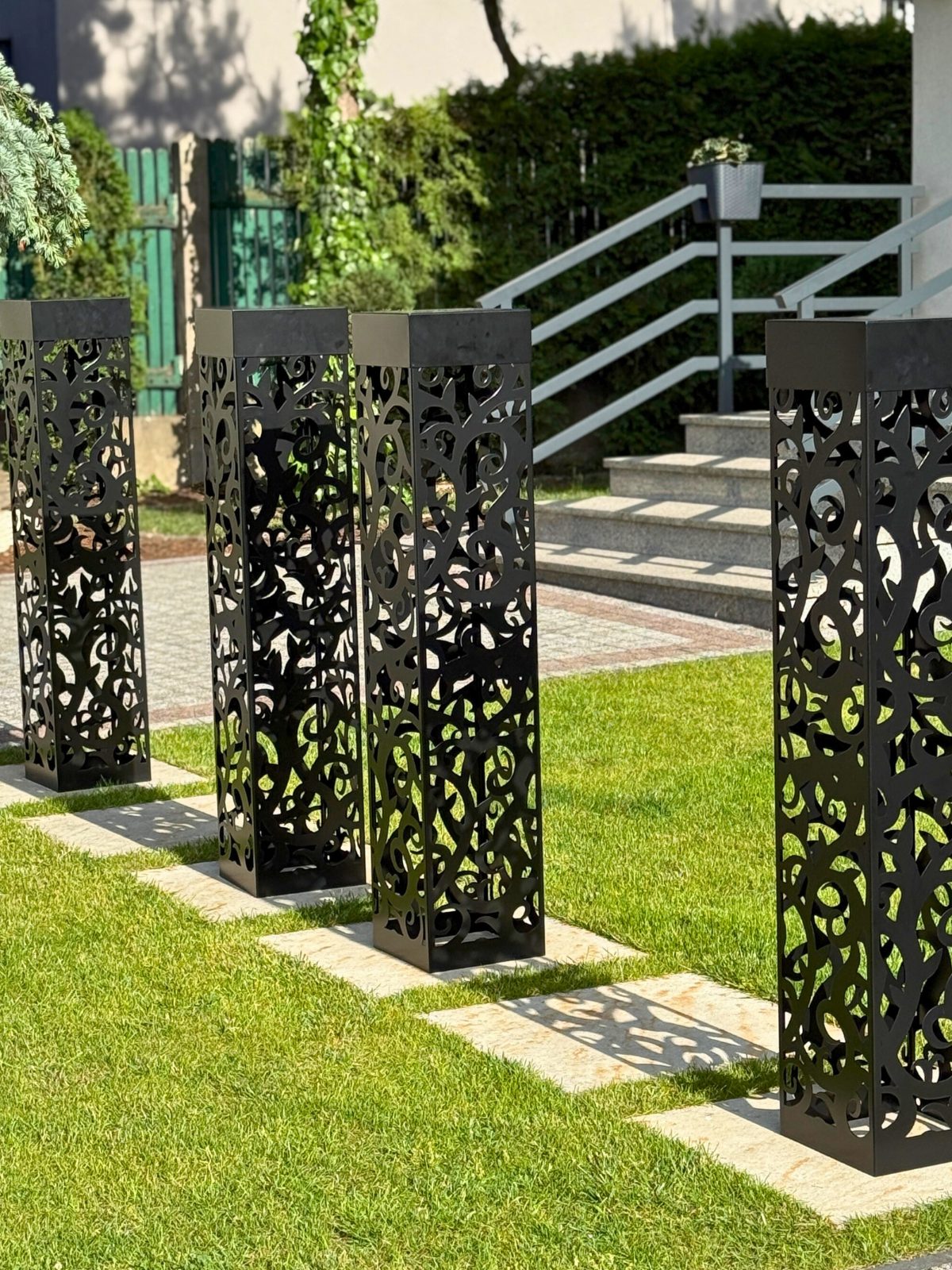 dekoracyjna-lampa-z-delikatnym-oswietleniem