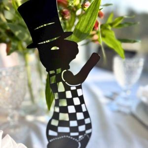 stojący zajączek wielkanocny czarny