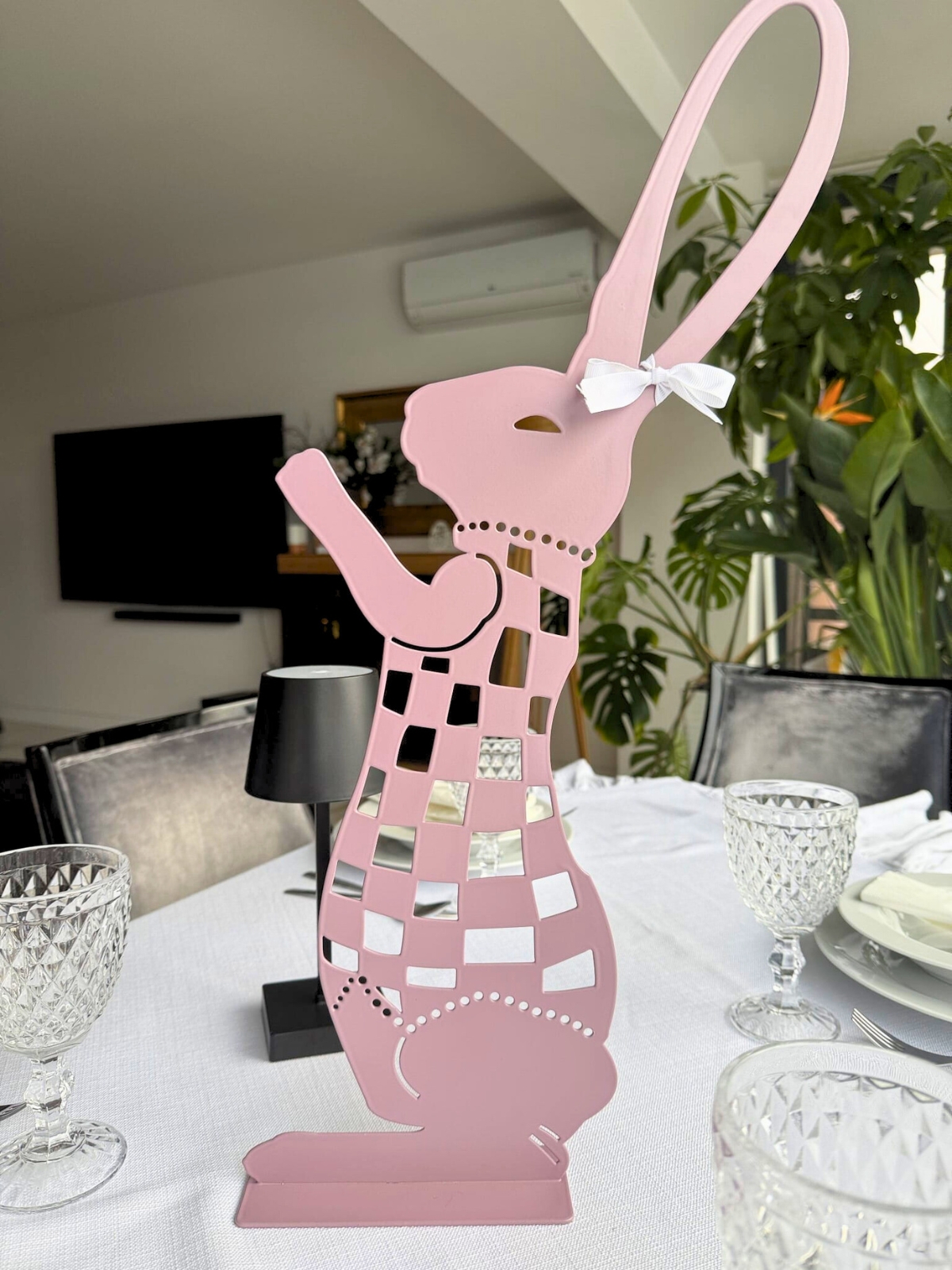 zajac-wielkanocny-dziewczyna-wersja-wieksza