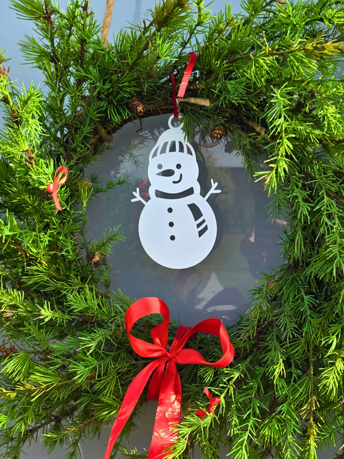 metalowa-bombka-balwanek