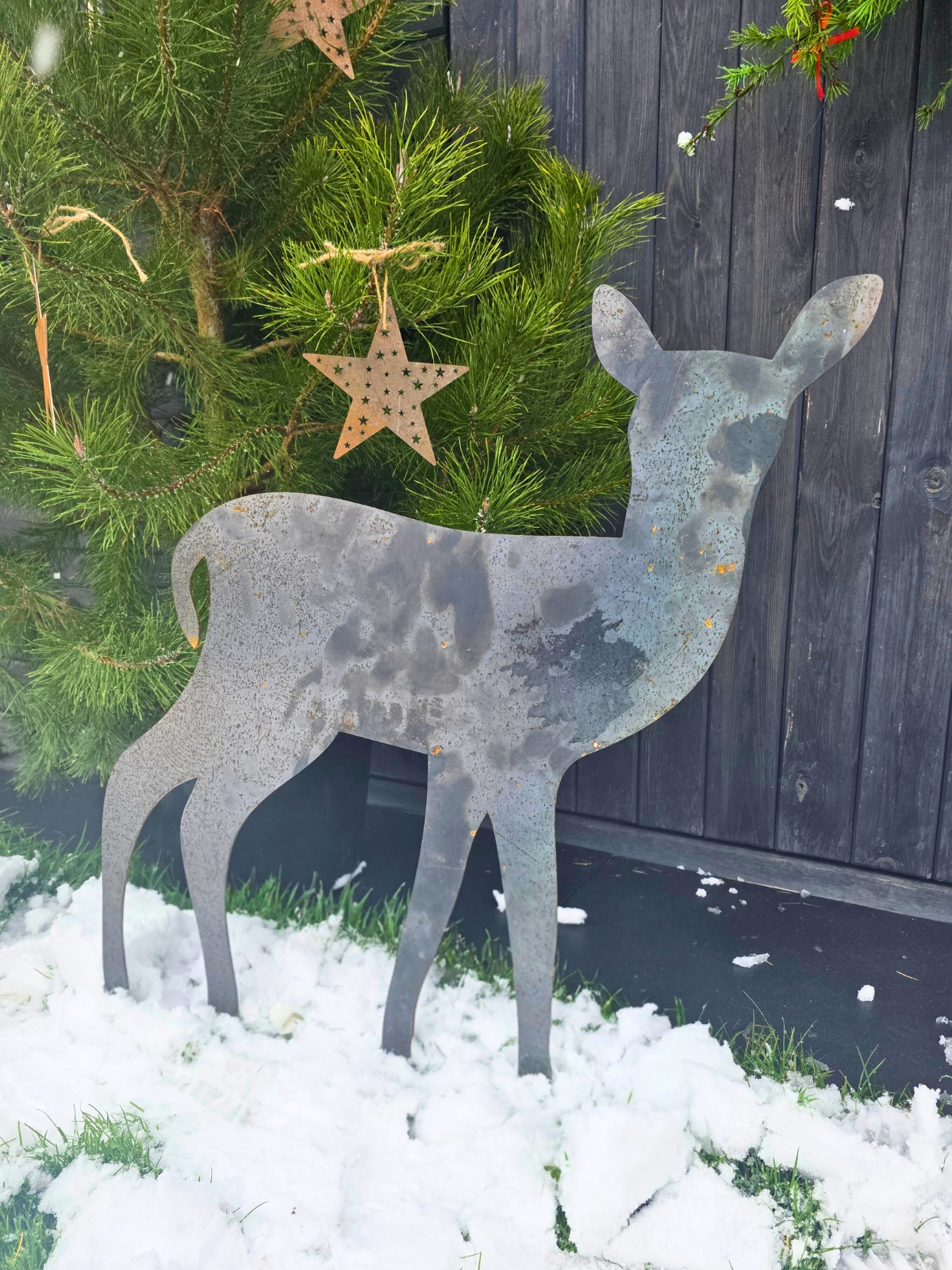 sarna-ozdoba-zimowa-corten-do-ogrodu-na-taras