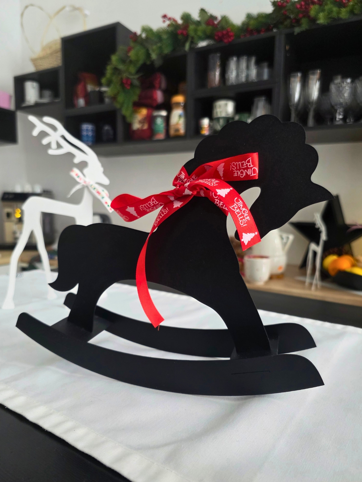 konik-na-biegunach-dekoracja-sezonowa-zimowa