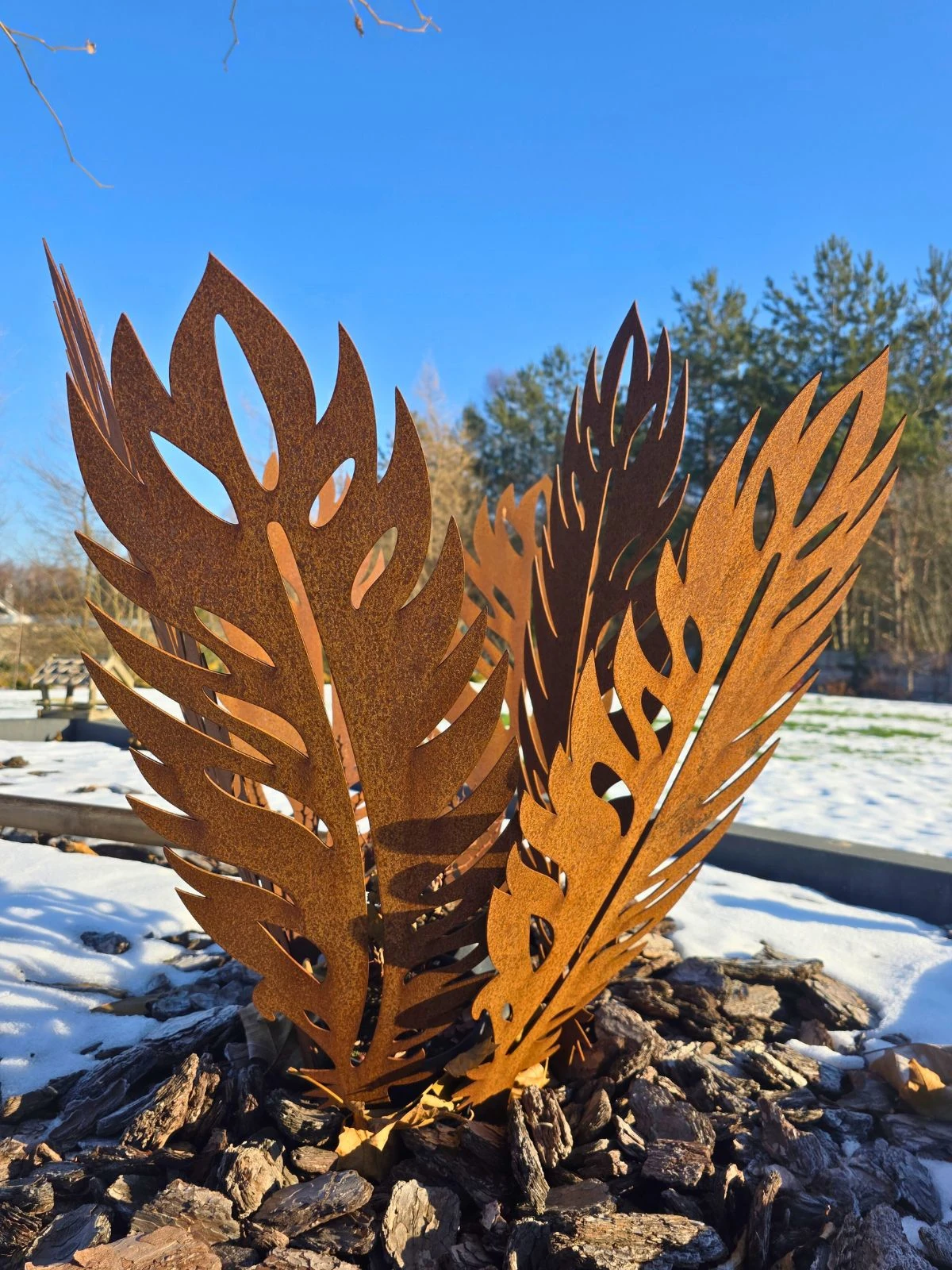 cortenowe-pioro-dekoracja-metalowa-do-ogrodu