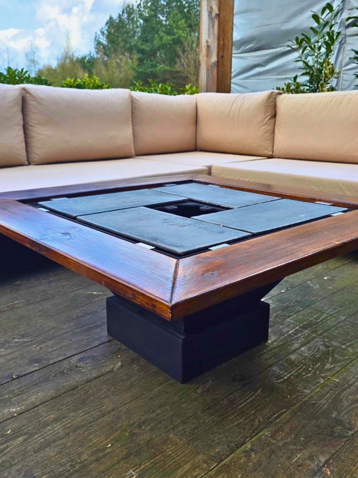 grill-ogrodowy-tarasowy-z-zeliwnym-rusztem