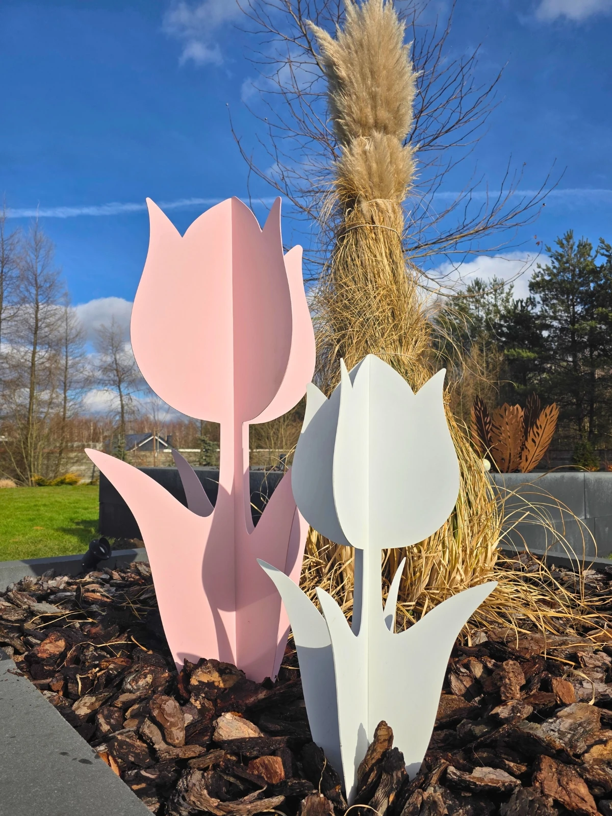 tulipan-duza-figura-dekoracyjna-do-ogrodu-na-taras-i-do-salonu-nowoczesna-ozdoba-przyciagajaca-wzrok-73-cm-wysoka